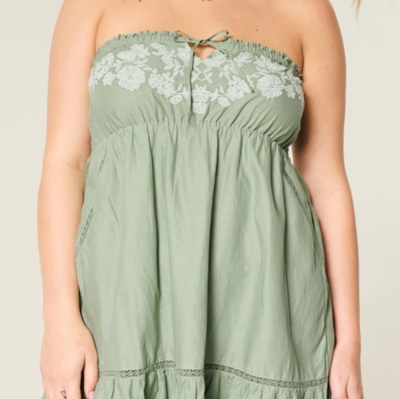 Elegant Green Strapless Dress - Picture 2 of 4